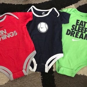 Boys Nike onesie lot